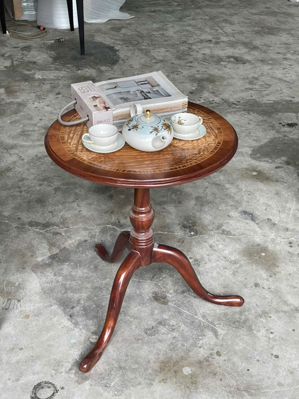 BÀN PHỤ CỔ ĐIỂN PHÁP CHÂN TIỆN (SIDE TABLE)